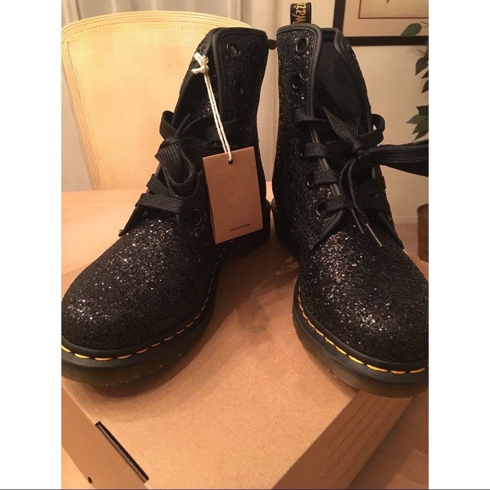 *Firm Price*DR. MARTENS 1460 FARRAH Combat Boots - Picture 3 of 6